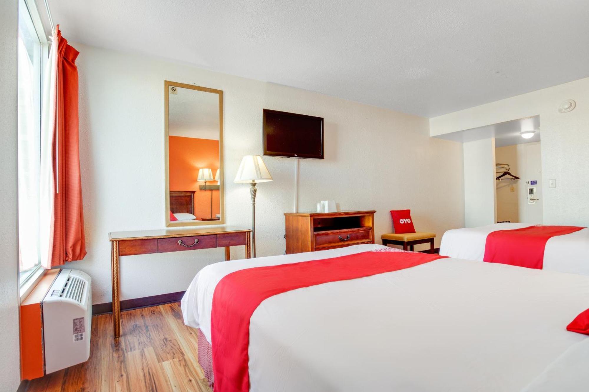 Oyo Hotel Mona Lake Muskegon Exteriér fotografie